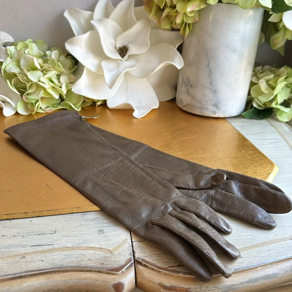 VNWT! Van Raalte Cabretta Table Cut Silk Lined Leather Gloves